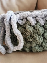 Load image into Gallery viewer, Snuggly Pet Bed