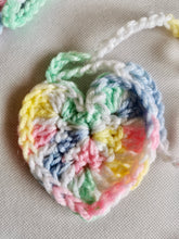 Load image into Gallery viewer, Pastel Vintage Crochet Heart Garland