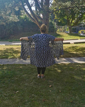 Load image into Gallery viewer, Crochet white & black Kimono