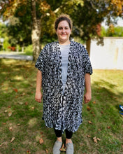 Load image into Gallery viewer, Crochet white & black Kimono