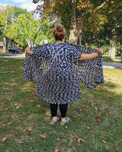 Load image into Gallery viewer, Crochet white & black Kimono