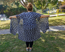 Load image into Gallery viewer, Crochet white & black Kimono