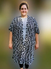 Load image into Gallery viewer, Crochet white & black Kimono