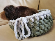 Load image into Gallery viewer, Snuggly Pet Bed
