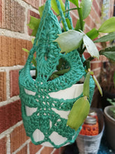 Load image into Gallery viewer, Monstera Leaf Plant Hanger, Crochet Pot Hanger, Pot Holder
